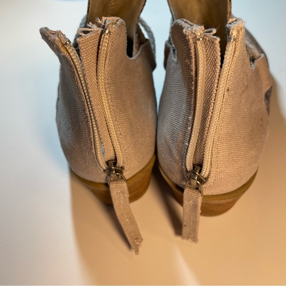 Very G Gray Snakeskin Pattern Canvas Bootie Boots Shoes 9.5 - Picture 8 of 10